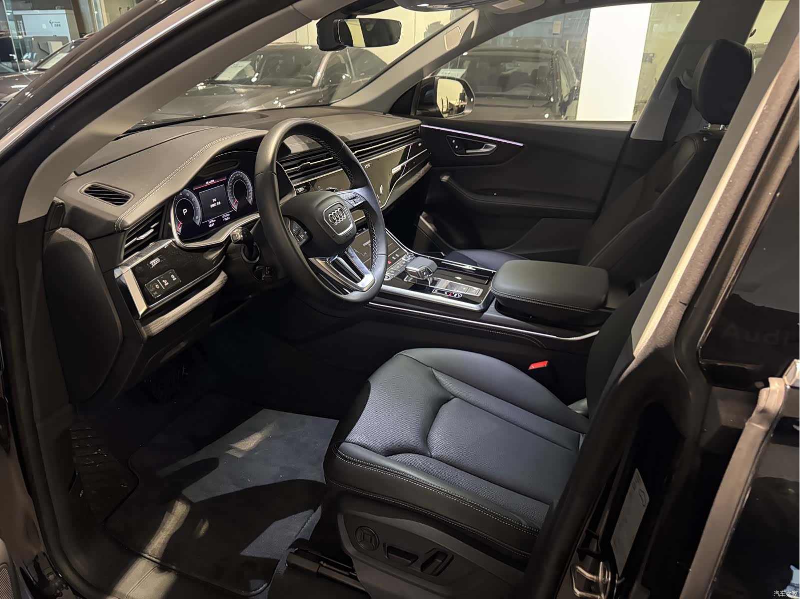 Audi Q8, 2025 7