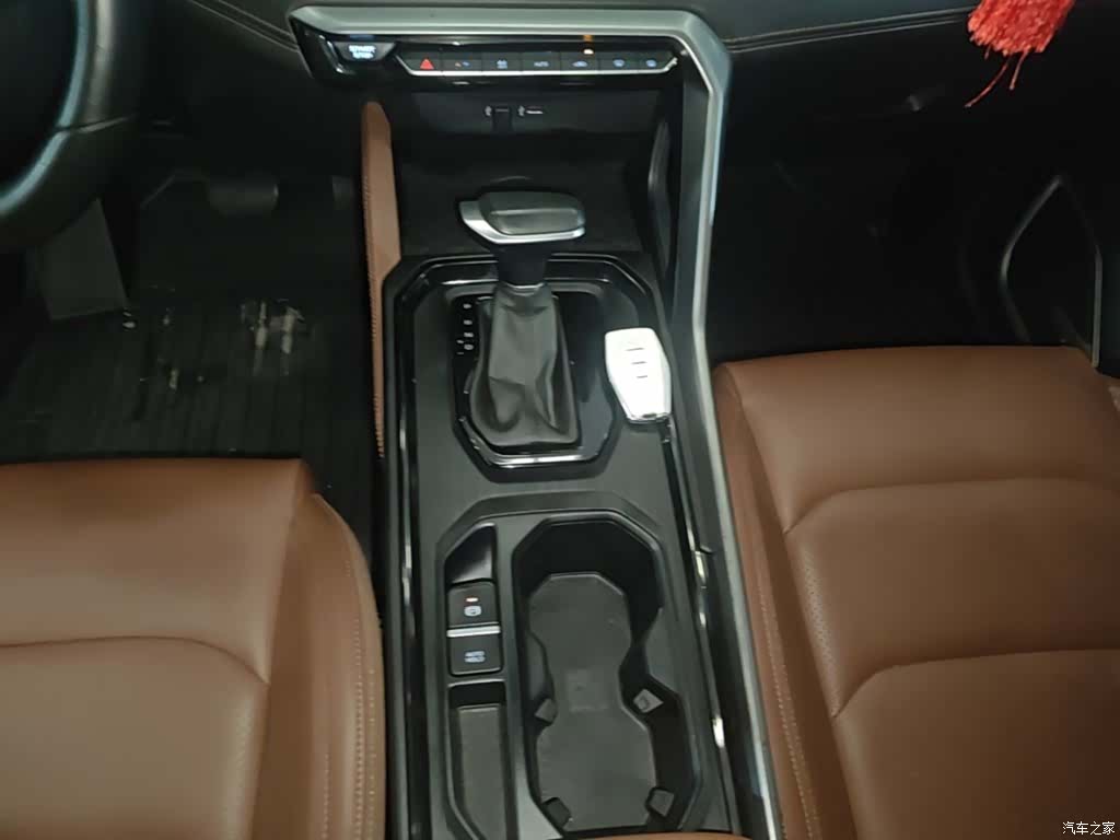 Geely X6, 2022 14