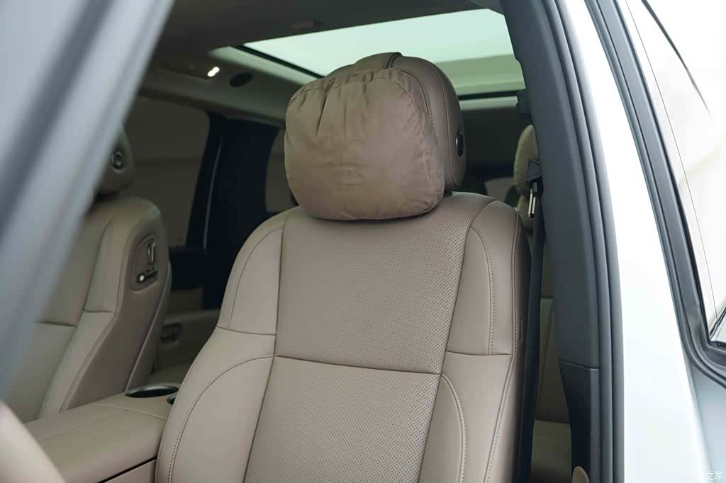 Li Auto MEGA, 2025 13