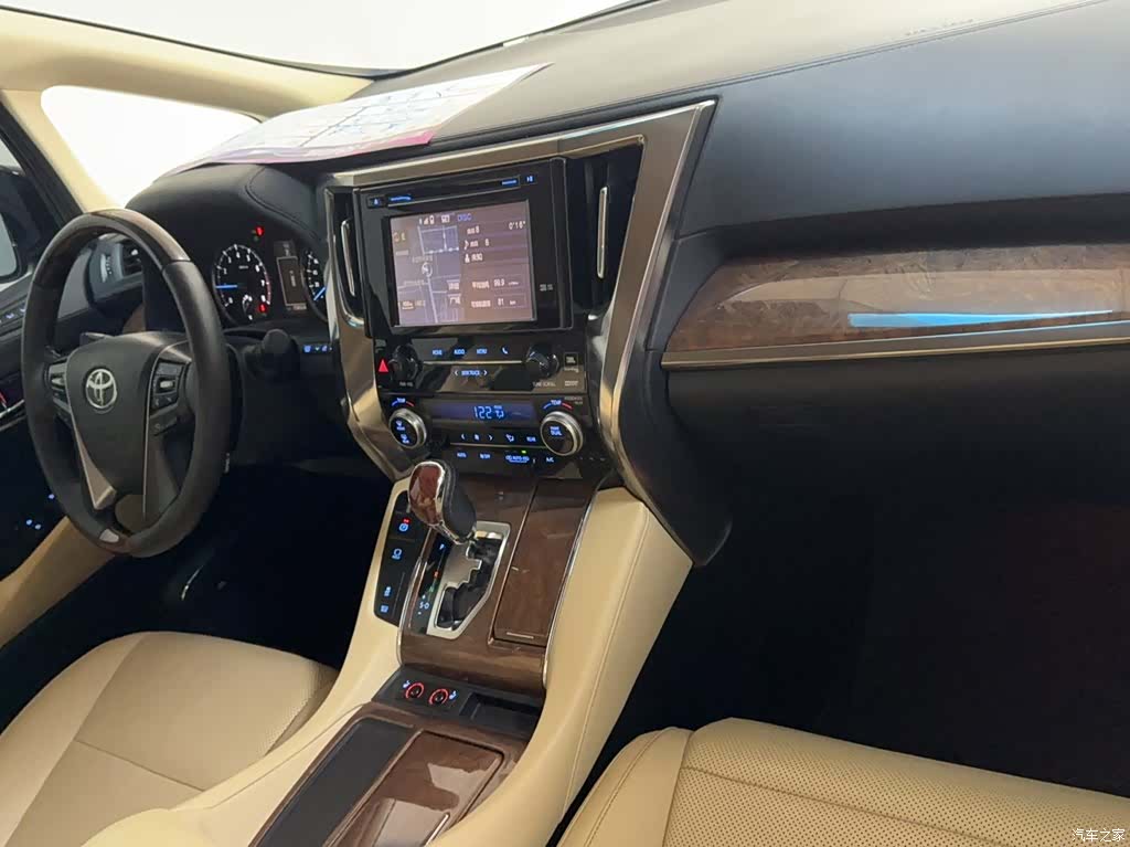 Toyota Alphard, 2017 все фото