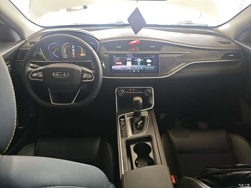 Geely Binray, 2022 10