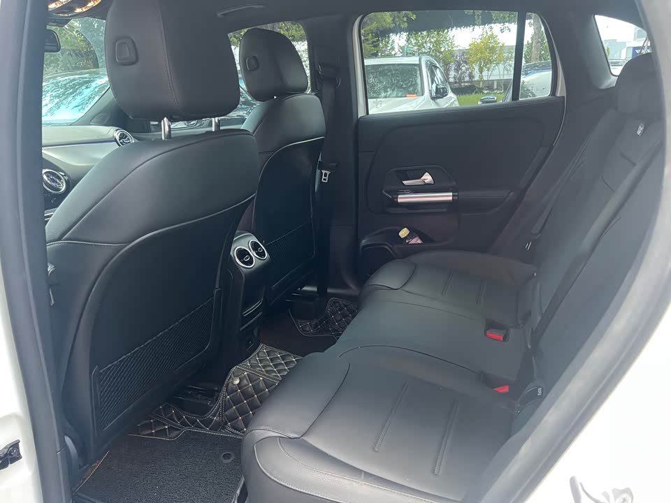 Mercedes-Benz GLA Mercedes-Benz GLA