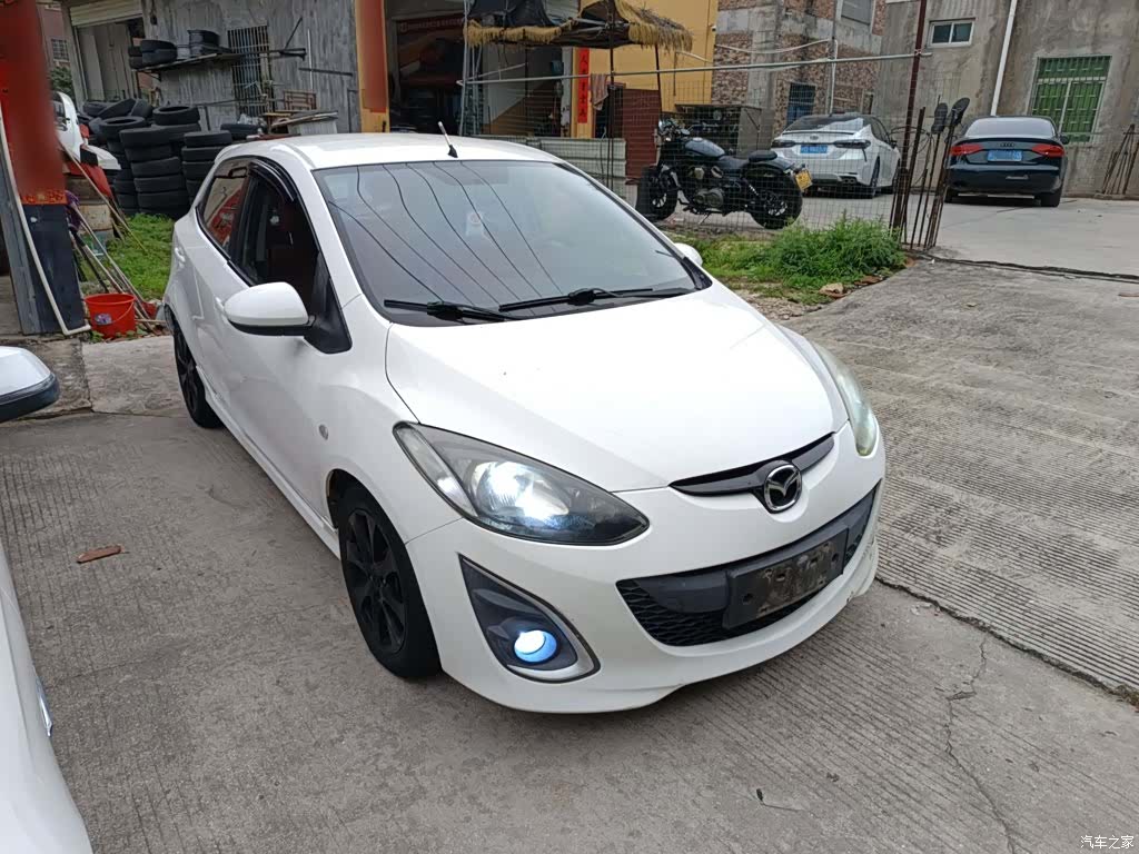 Mazda 2, 2014 4
