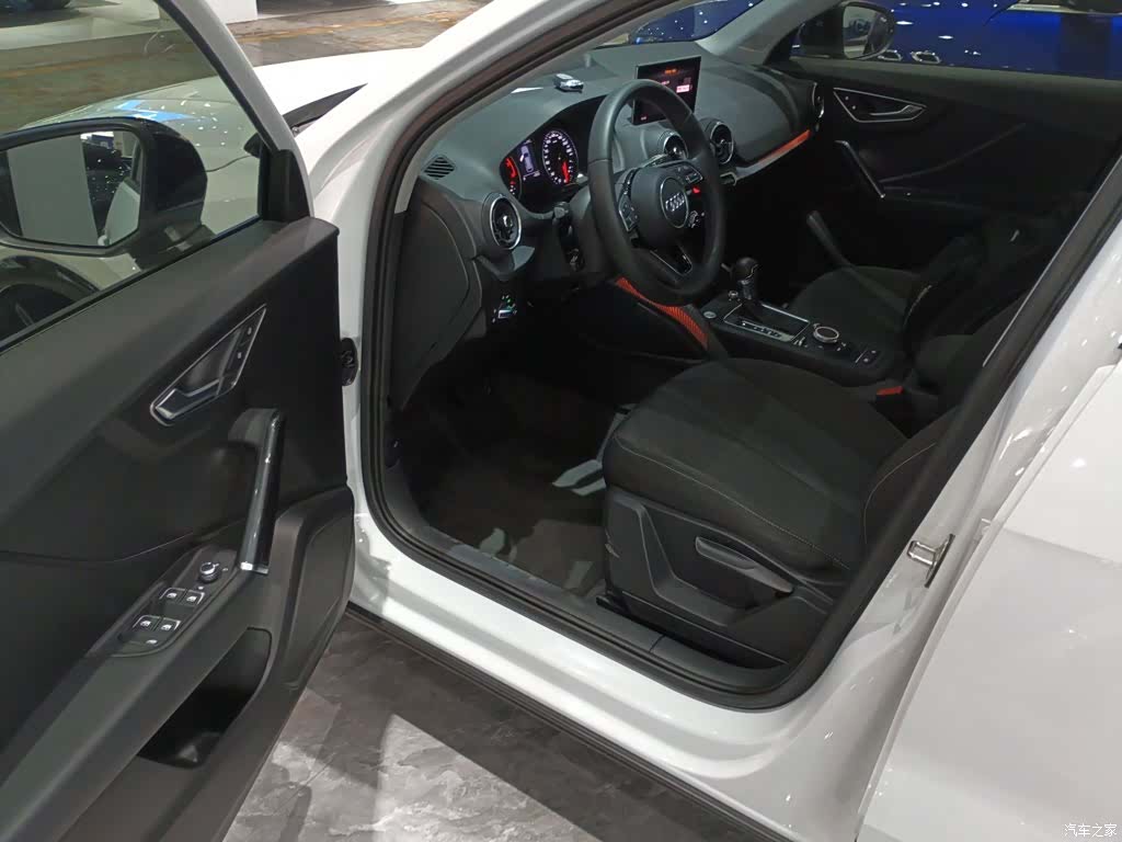 Audi Q2L, 2019 12