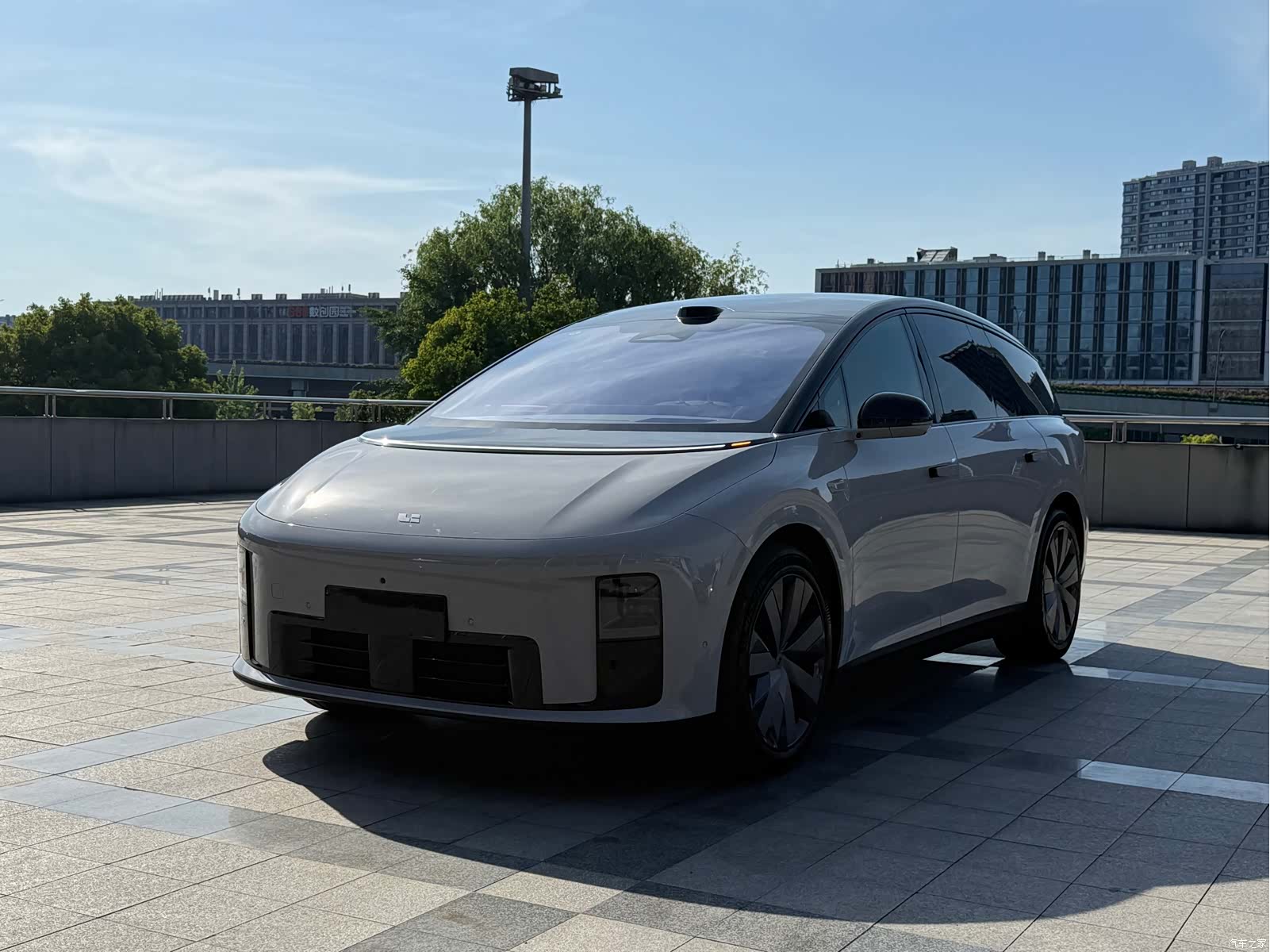 Li Auto i8, 2025 1