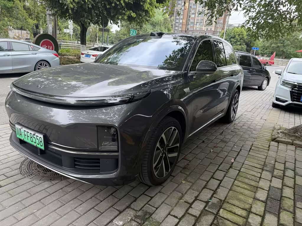 Li Auto L8