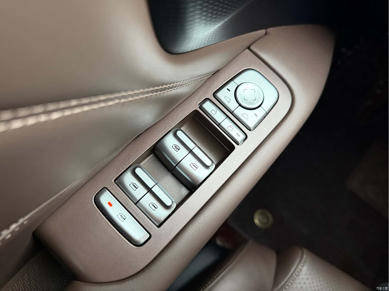 Wuling 560, 2025 21