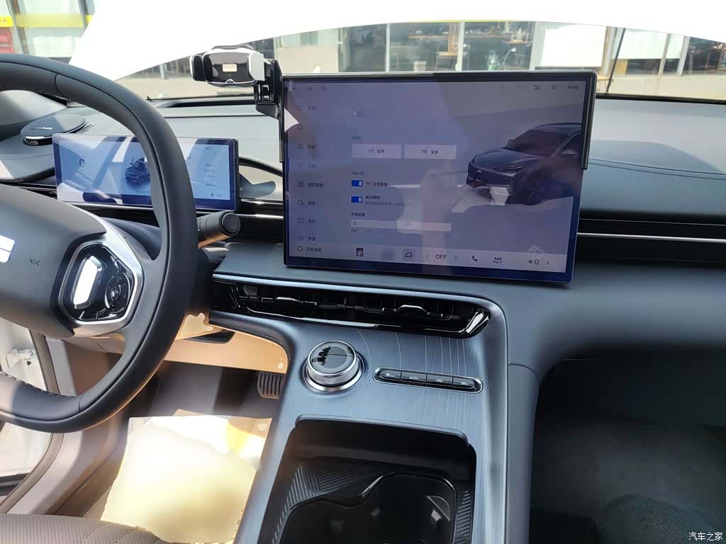 Geely Galaxy E5, 2025 10