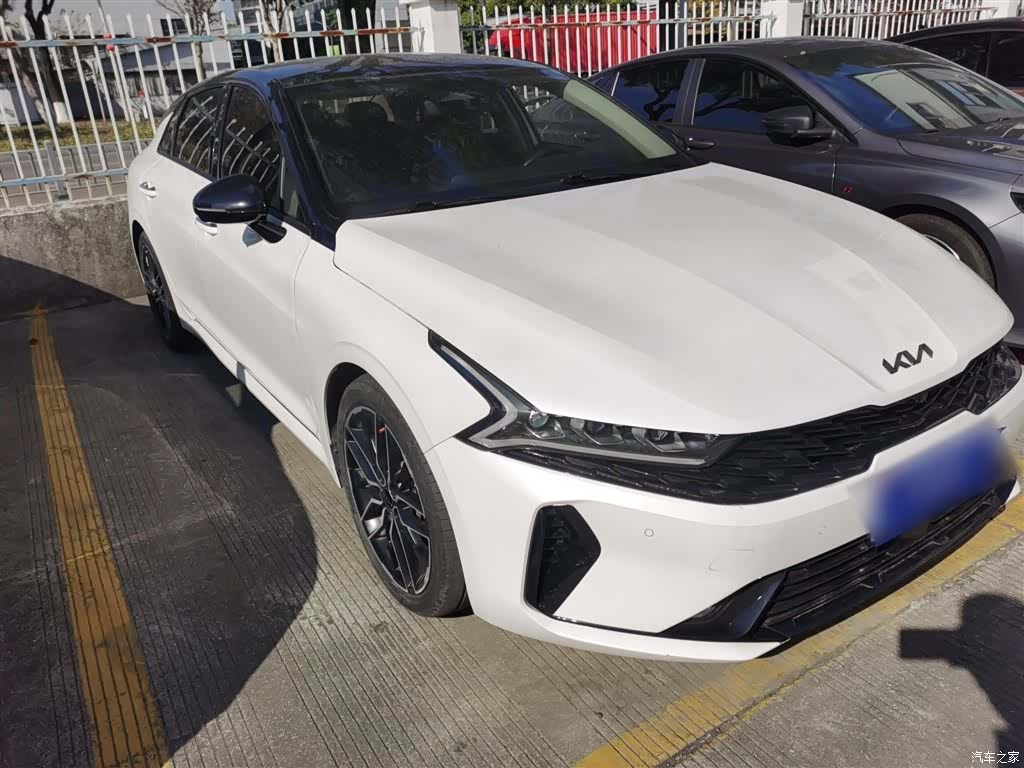 Kia K5, 2022 4
