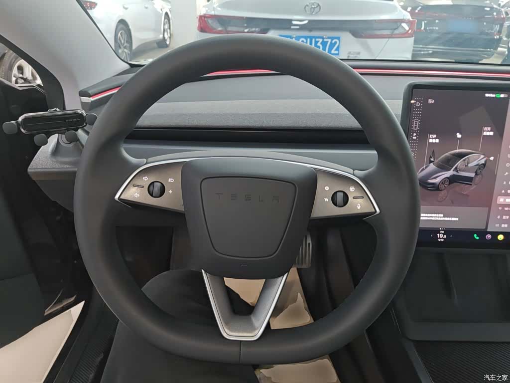 Tesla Model 3, 2025 11
