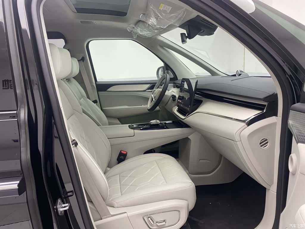 Volvo EM90, 2026 18