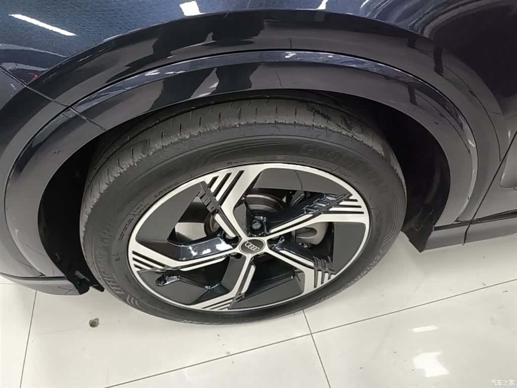 Audi Q4 e-tron, 2023 23