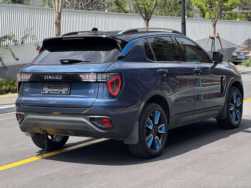 Lynk & Co 01