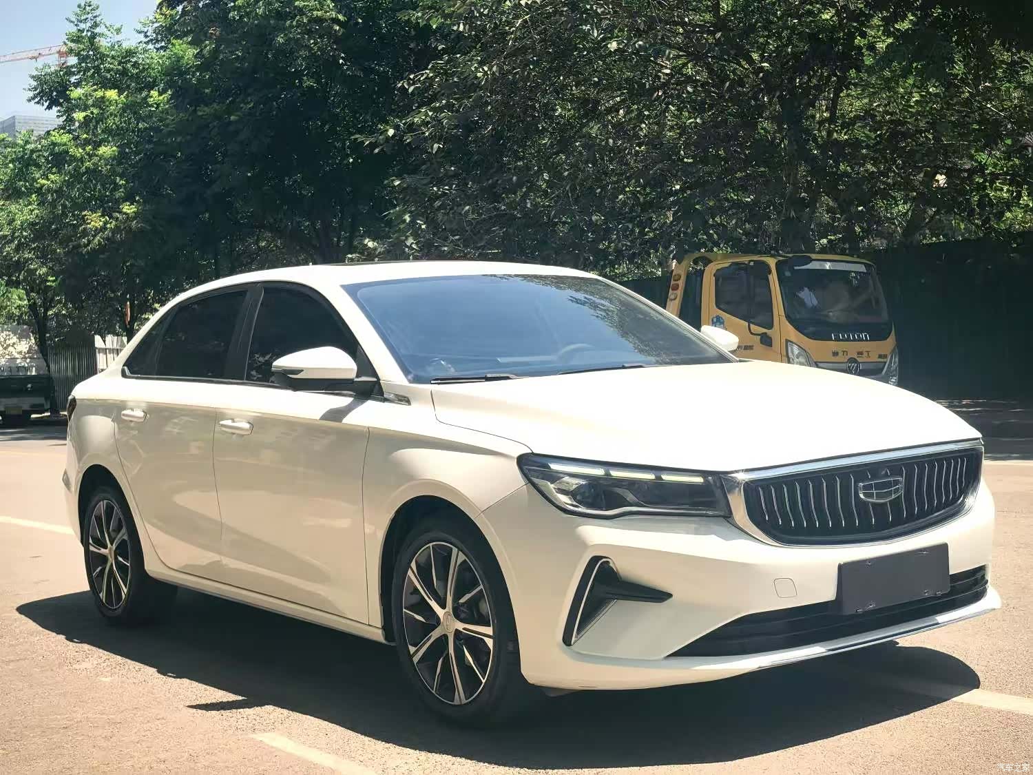 Geely Emgrand, 2022 3