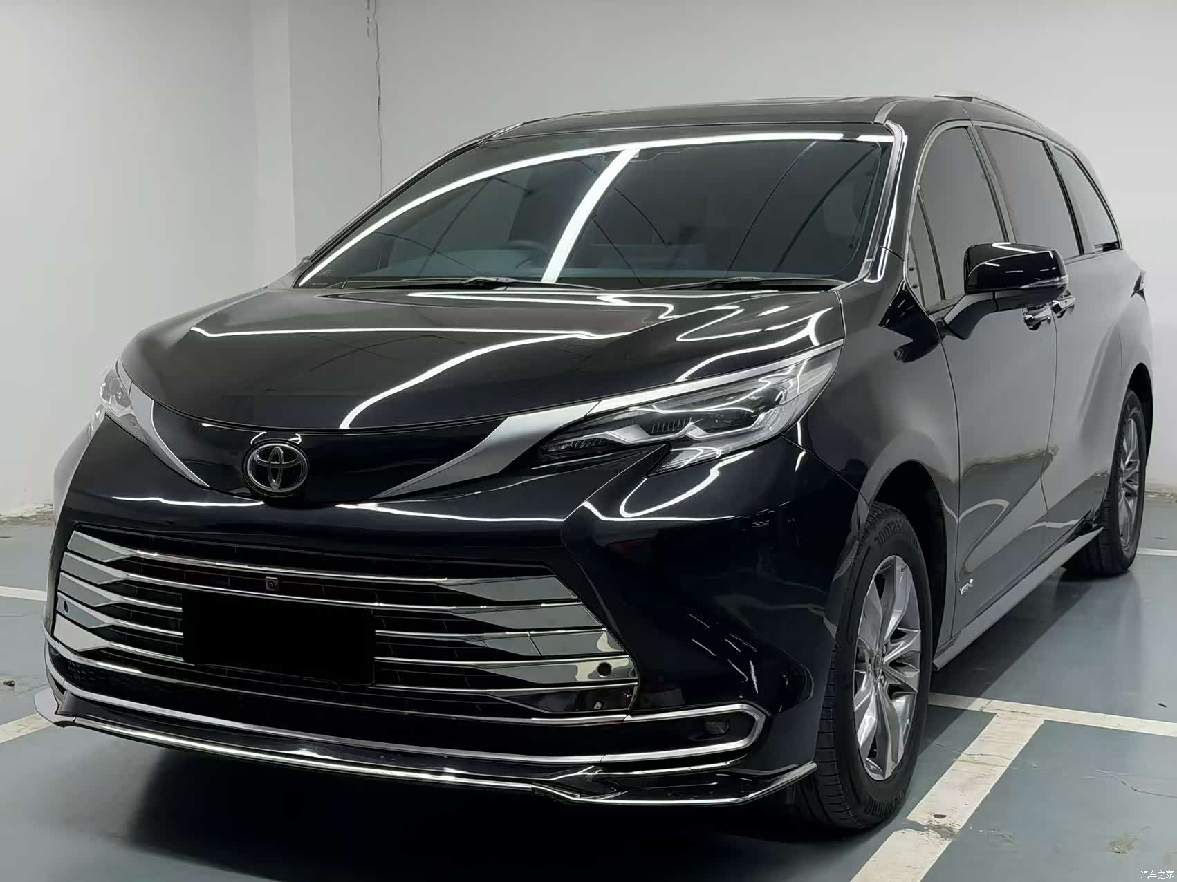 Toyota Sienna, 2024 1
