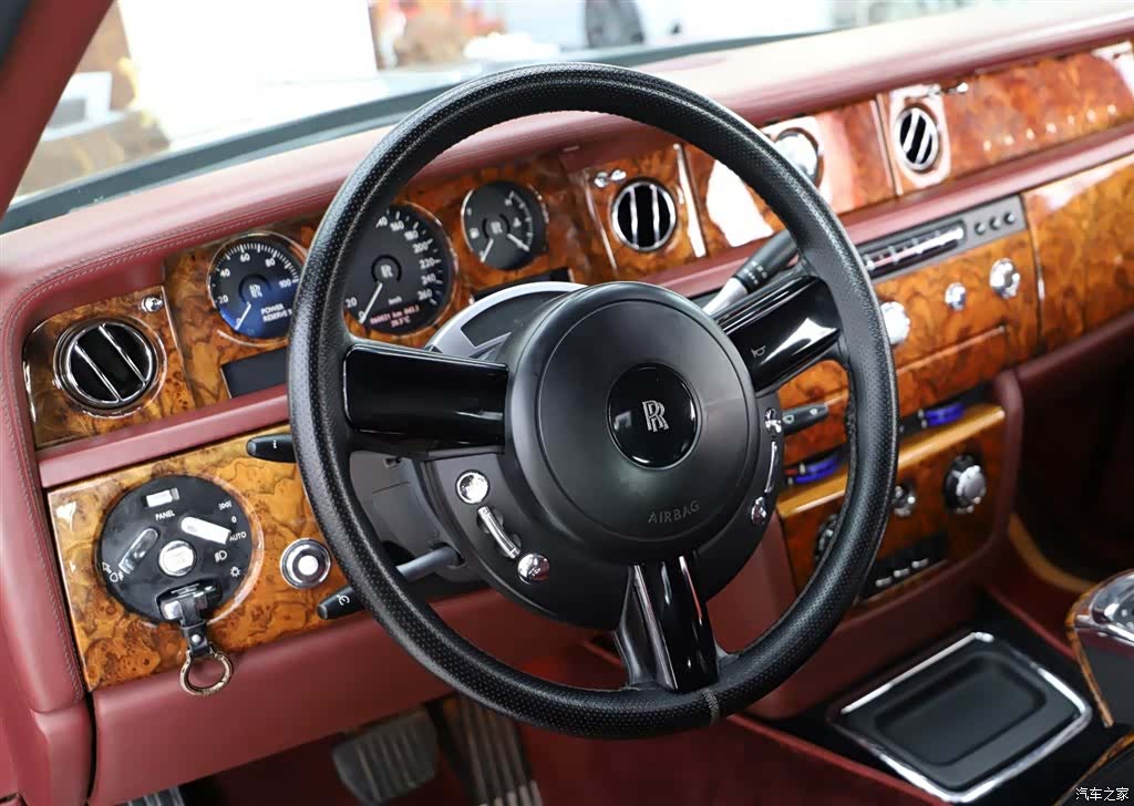 Rolls-Royce Phantom, 2012 17
