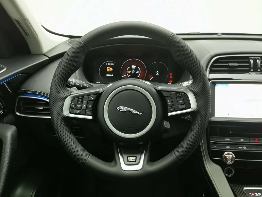 Jaguar F-PACE, 2017 11