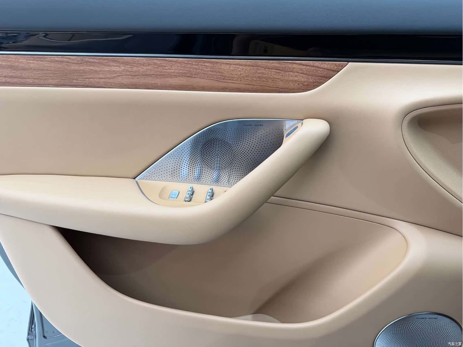Luxeed R7, 2025 19