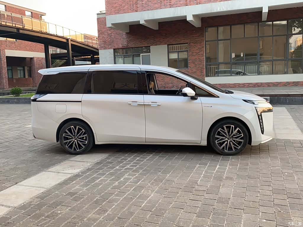 Trumpchi E8, 2024 10