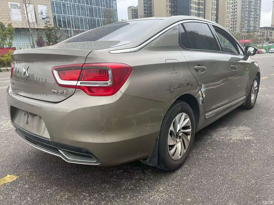 DS VTi140, 2015 9