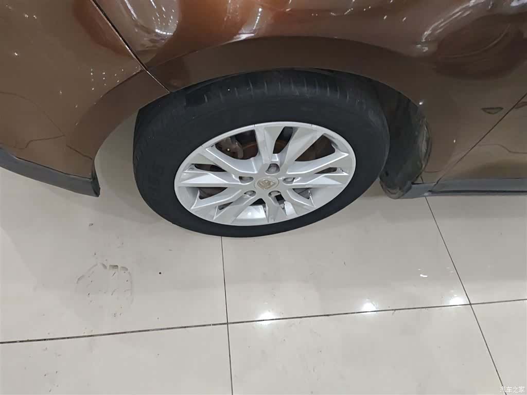 Wuling 730, 2014 23