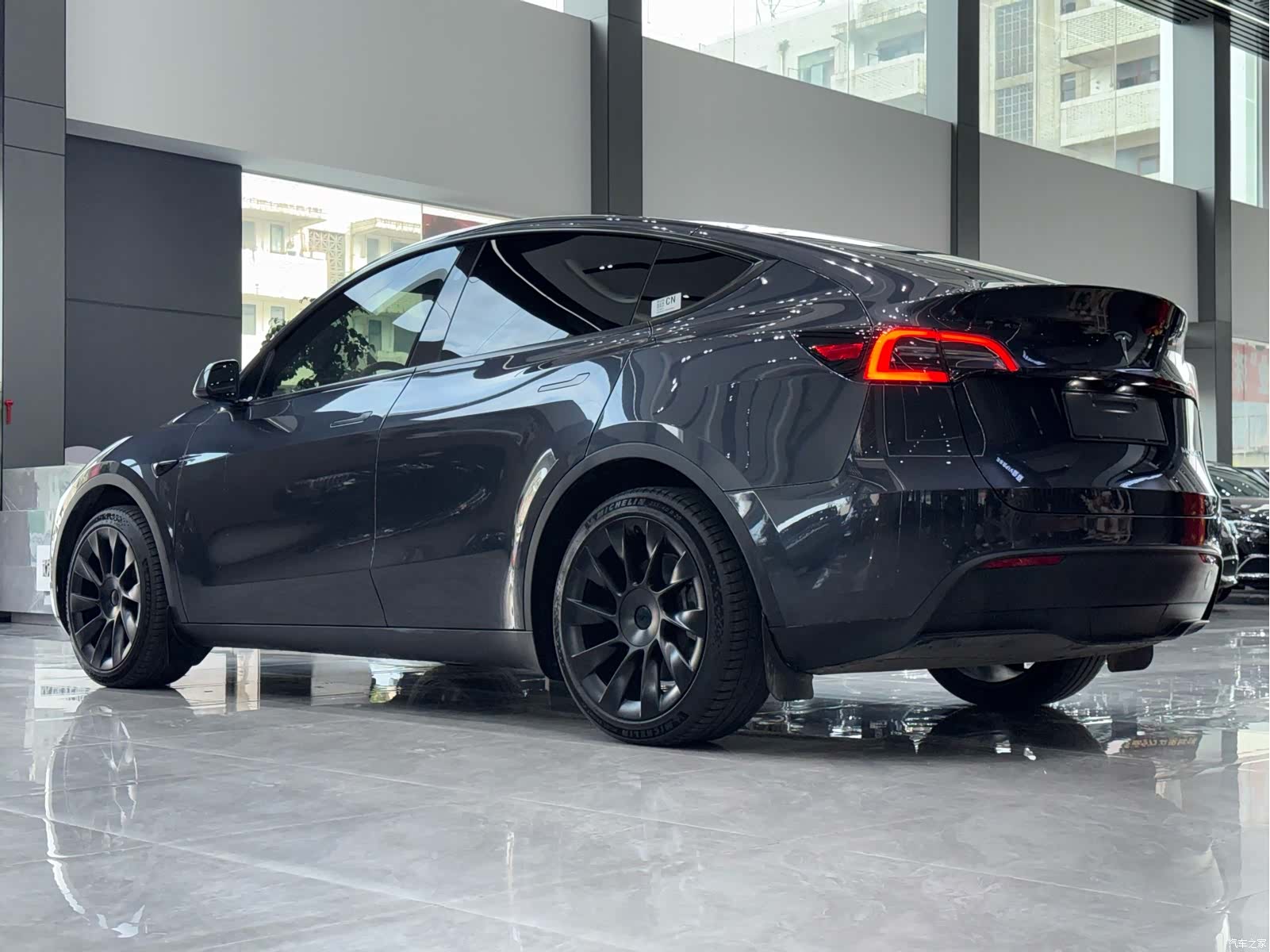 Tesla Model Y, 2024 9