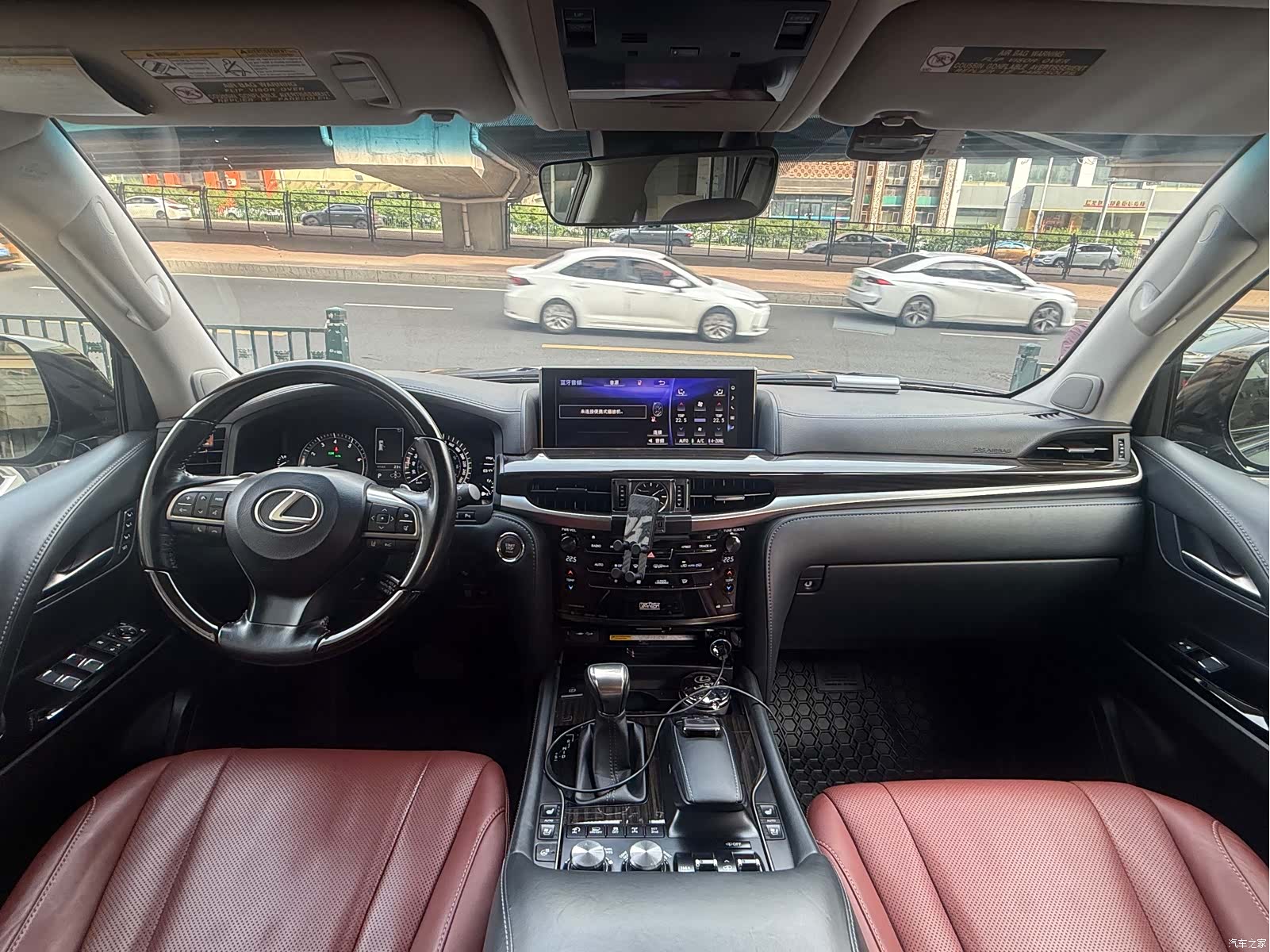 Lexus LX, 2019 14