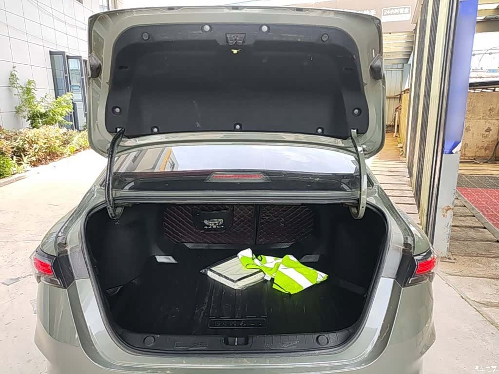 Geely Binray, 2022 19