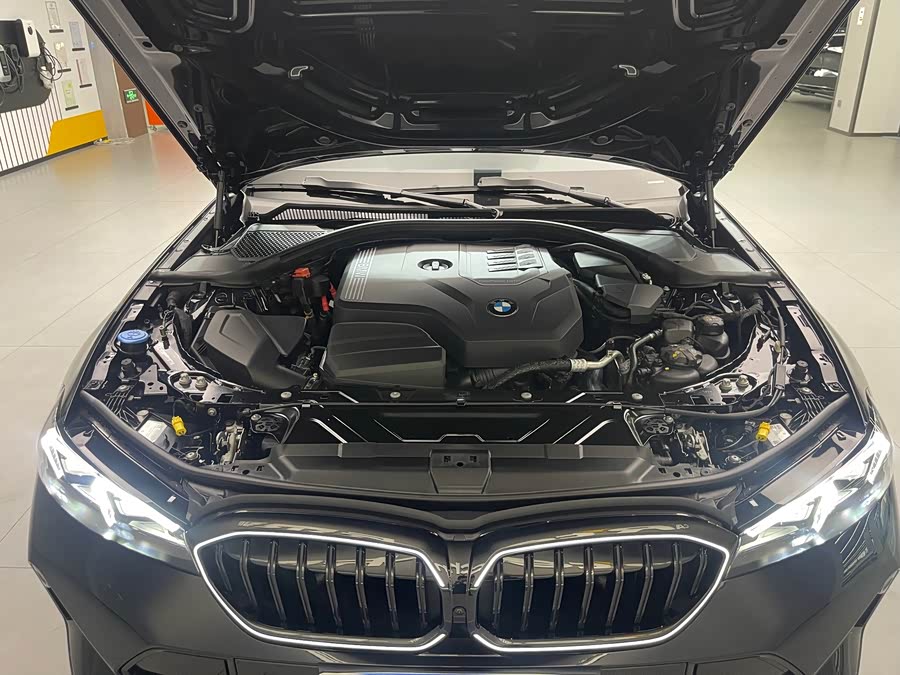 BMW 3 Series 2025, фото 18