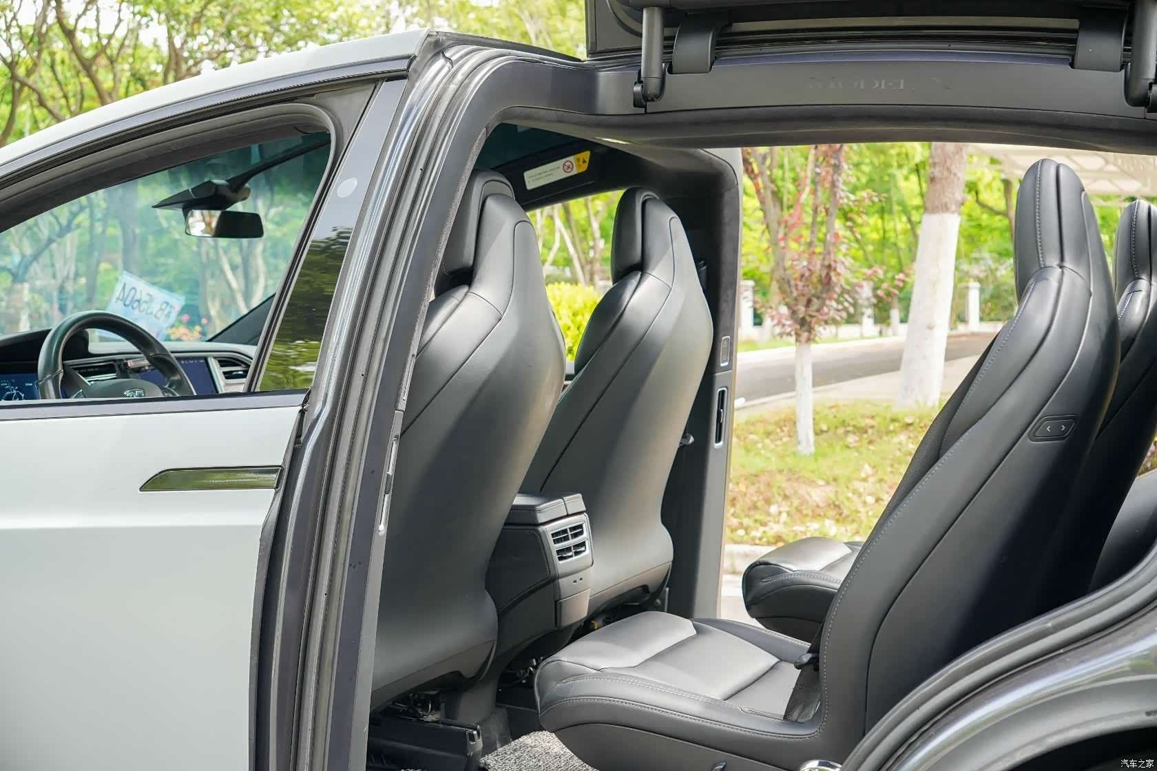 Tesla Model X, 2017 20