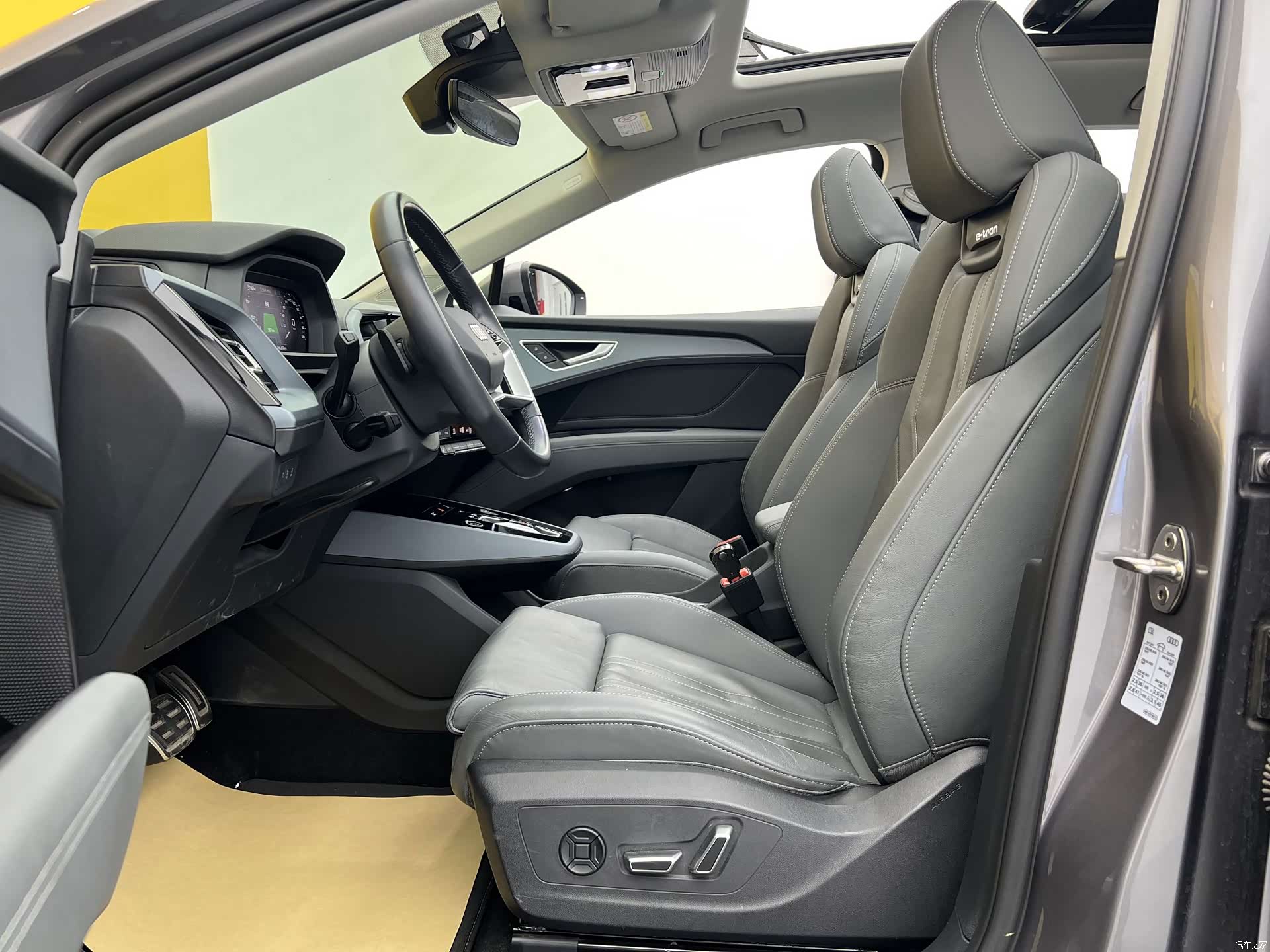 Audi Q5 e-tron, 2022 4