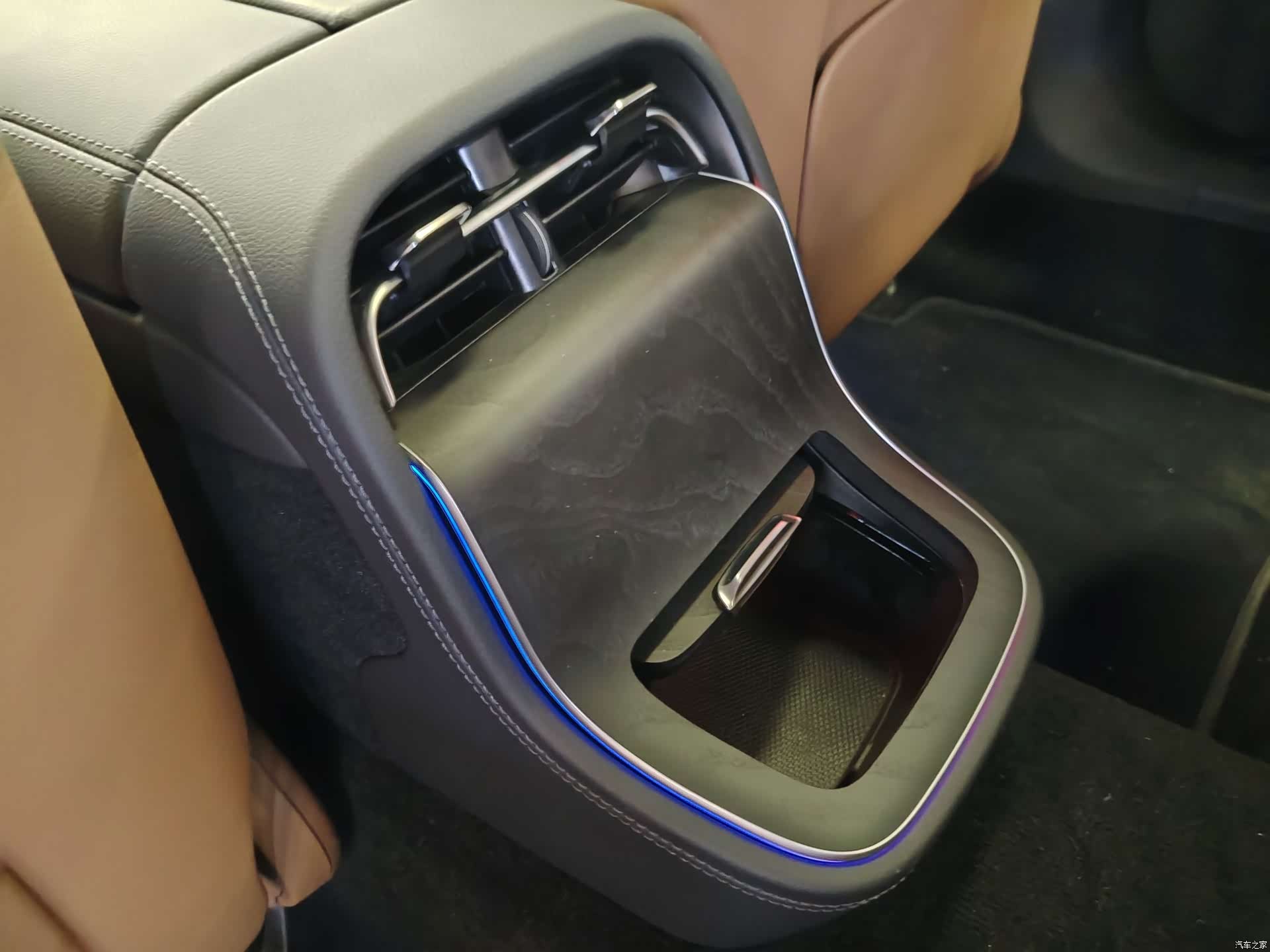 Mercedes-Benz E-Class, 2023 26