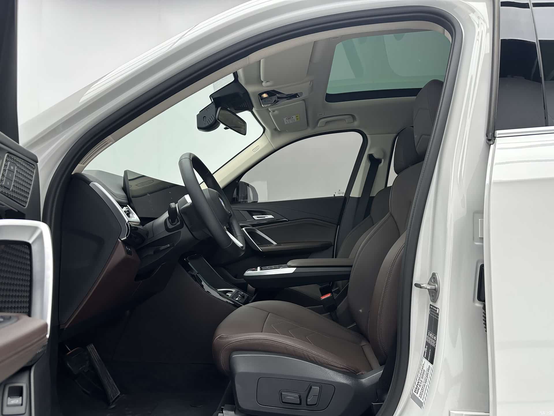 BMW X1, 2023 все фото