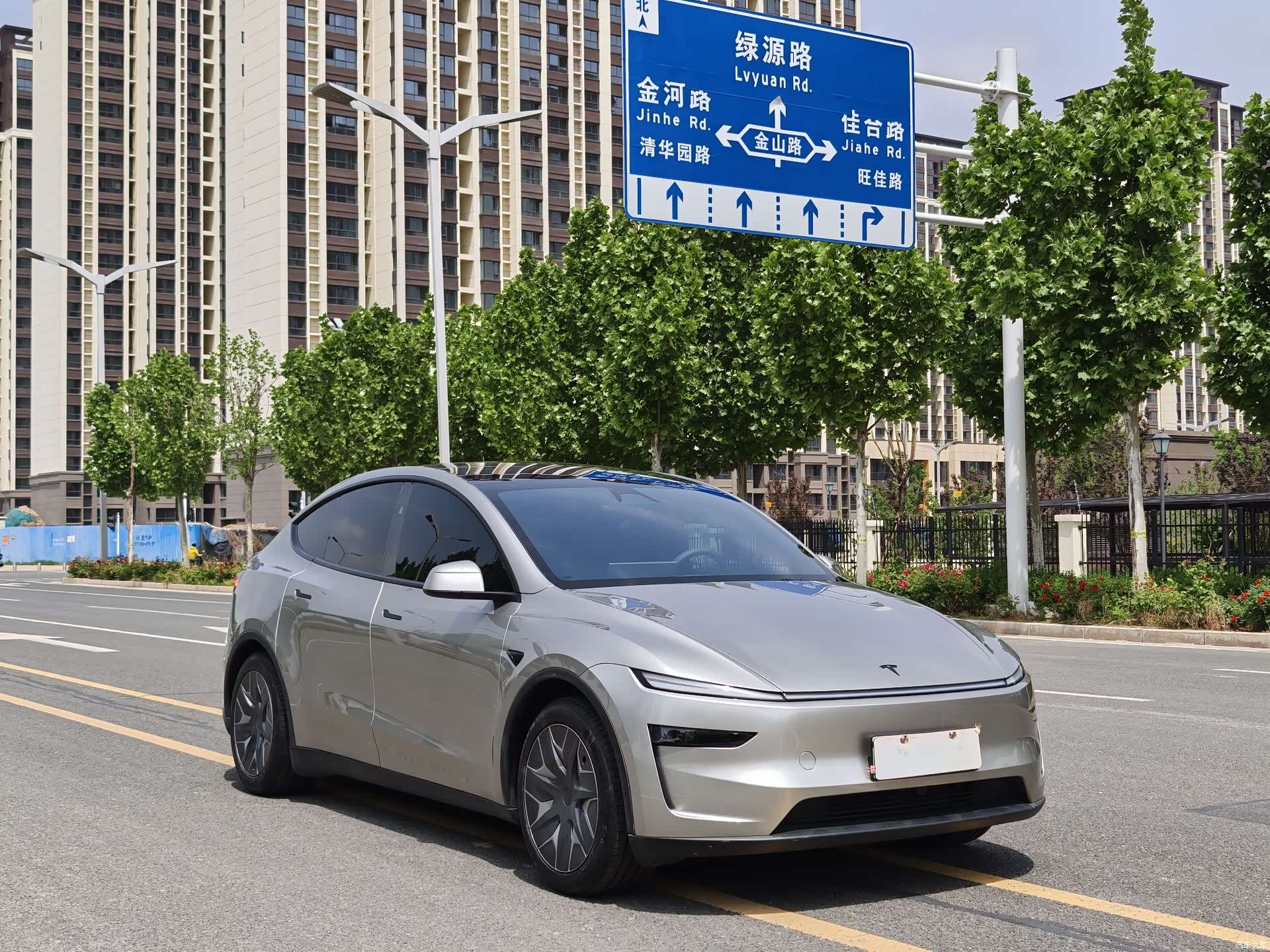 Tesla Model Y, 2025 3