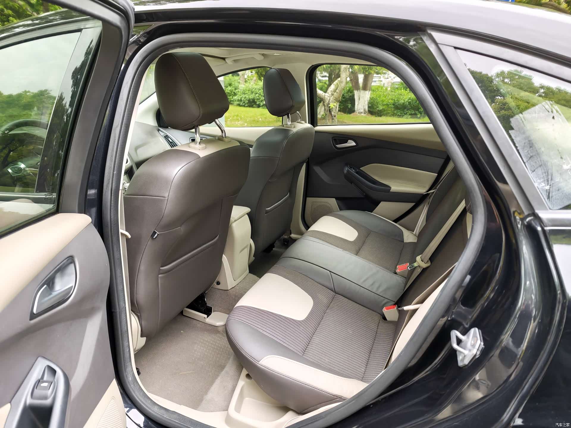 Ford Focus, 2013 19