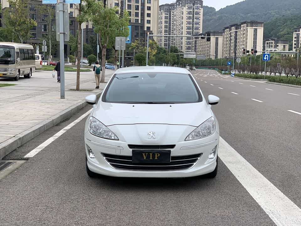 Peugeot 408