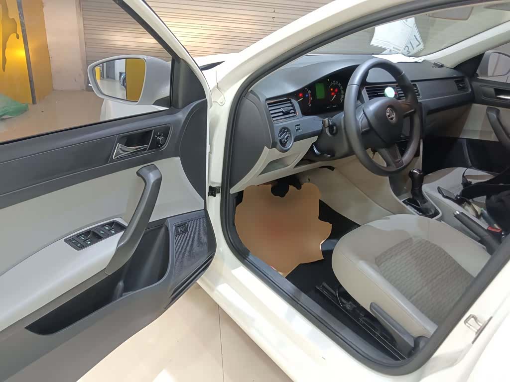 Skoda Rapid, 2016 12