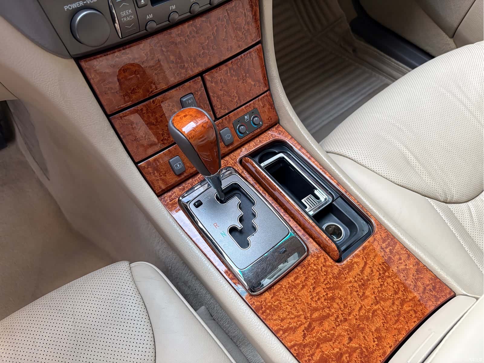 Lexus LS, 2005 9
