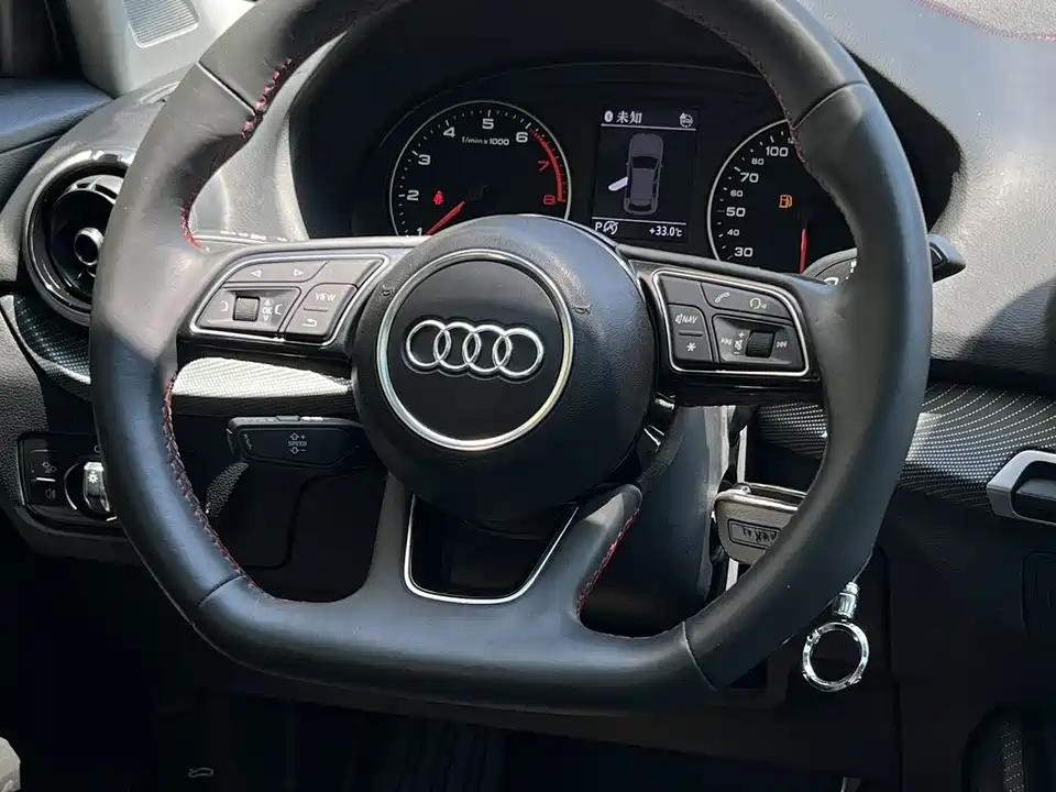 Audi Q2L