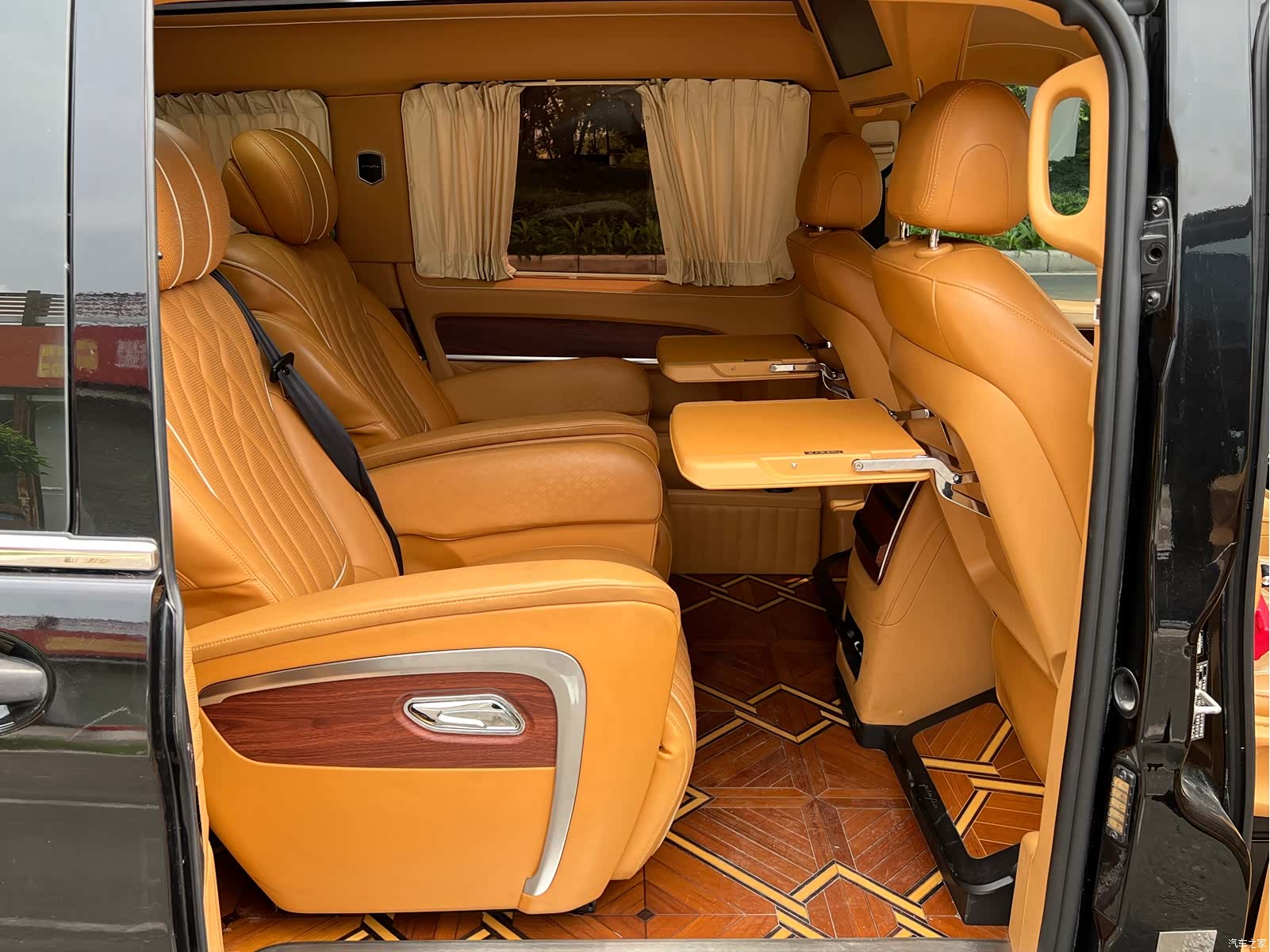 Mercedes-Benz 7, 2021 16