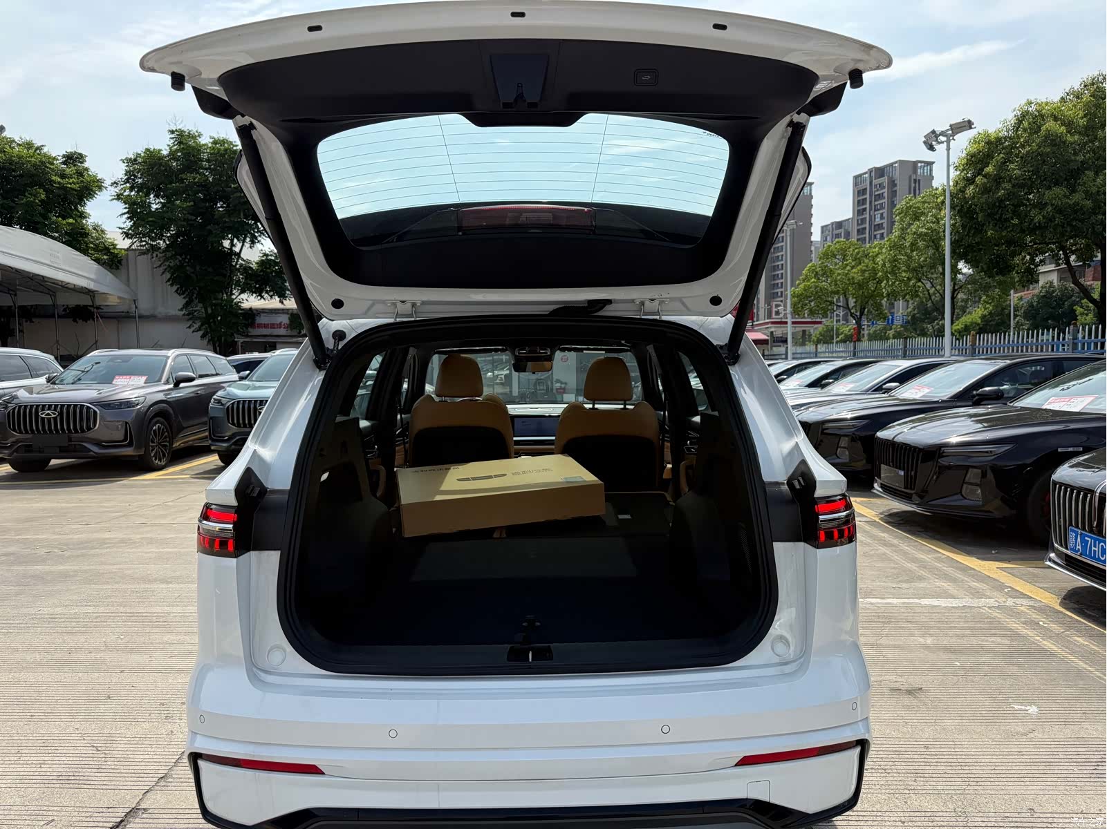 Geely Xingyue L, 2026 8