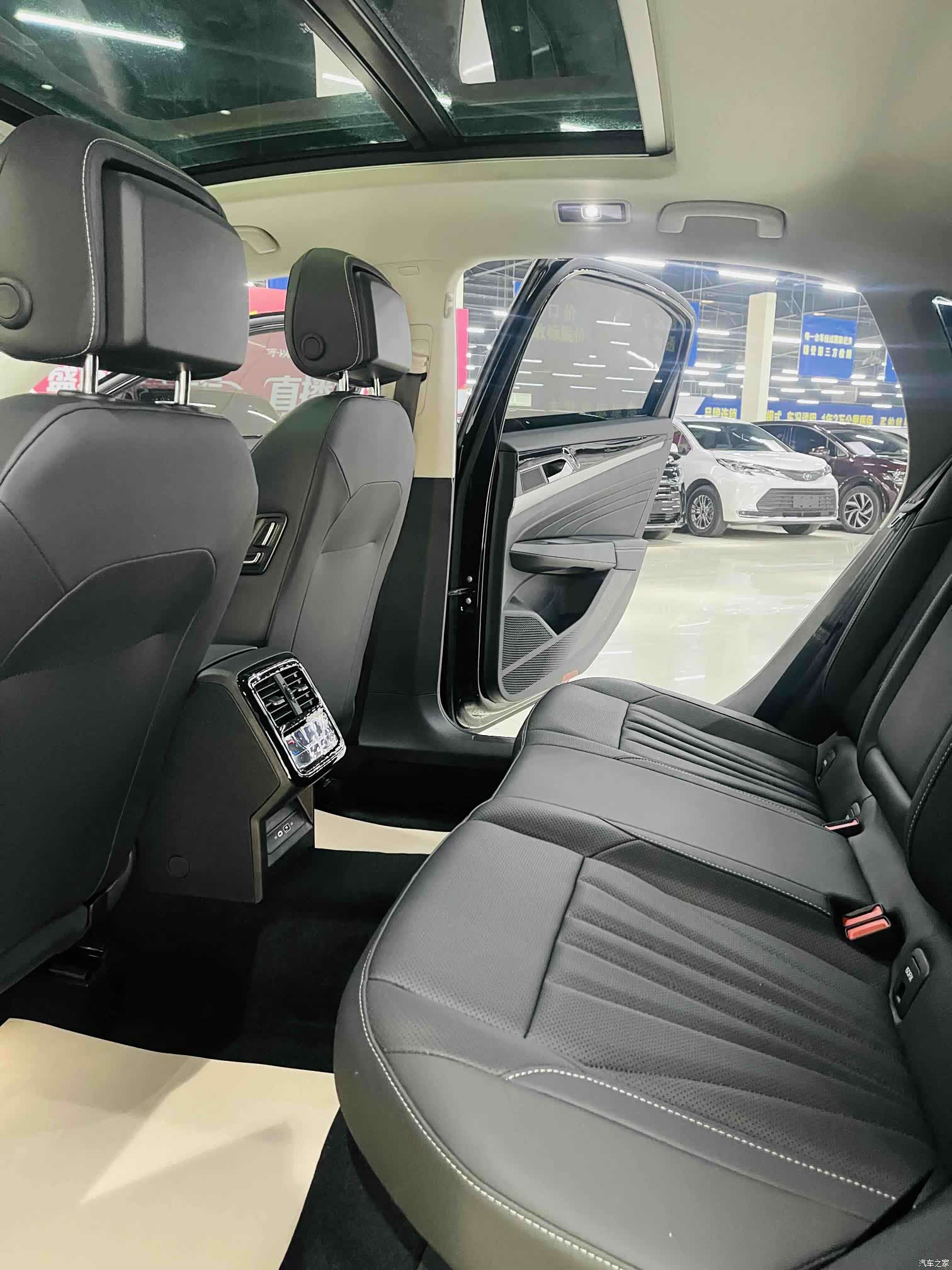 Volkswagen Passat, 2025 8