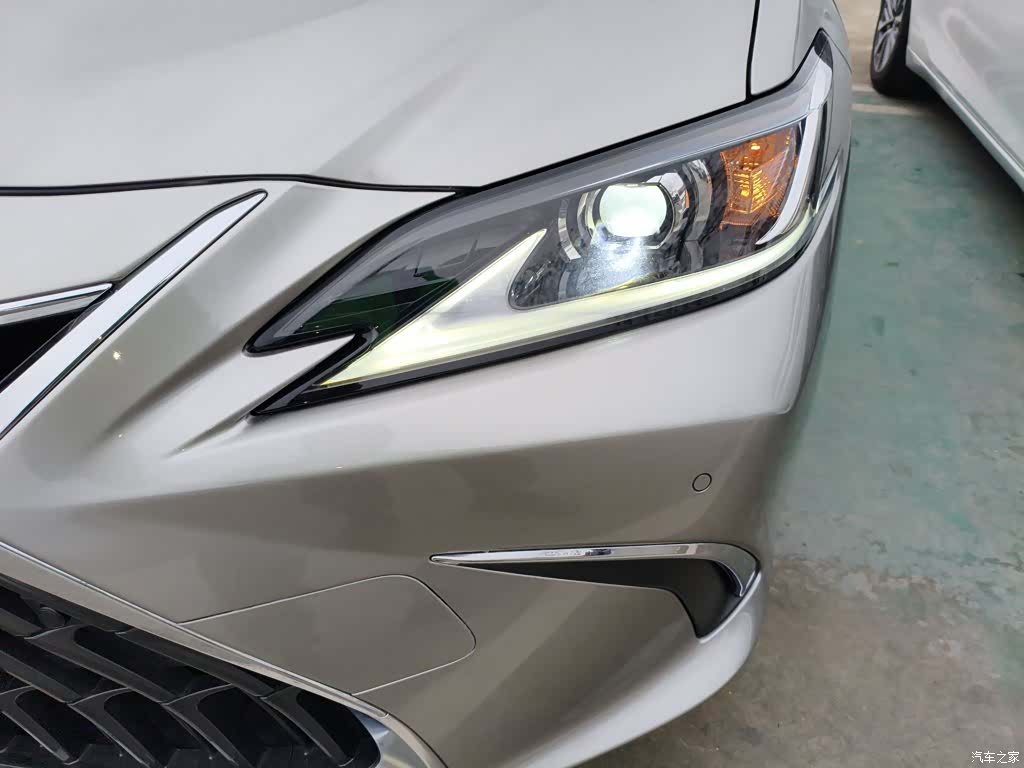 Lexus ES, 2023 18