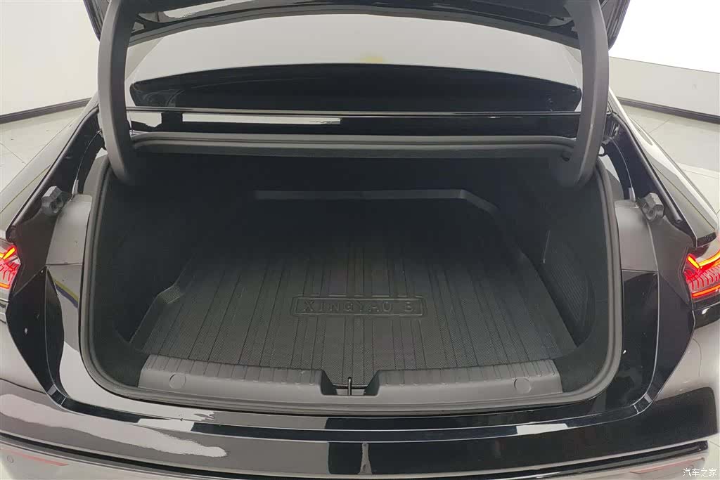 Geely 8, 2025 4