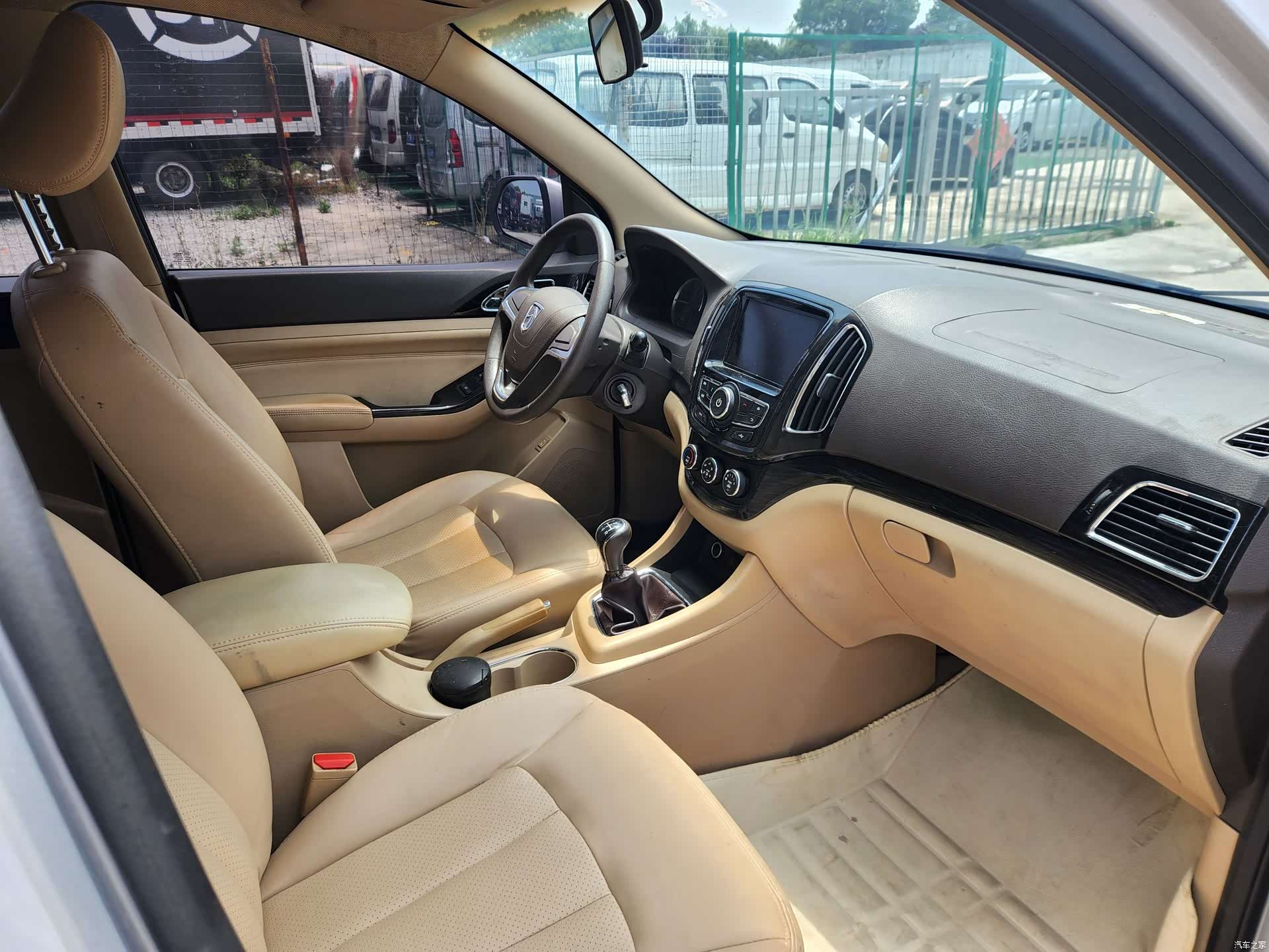Wuling 730, 2015 9