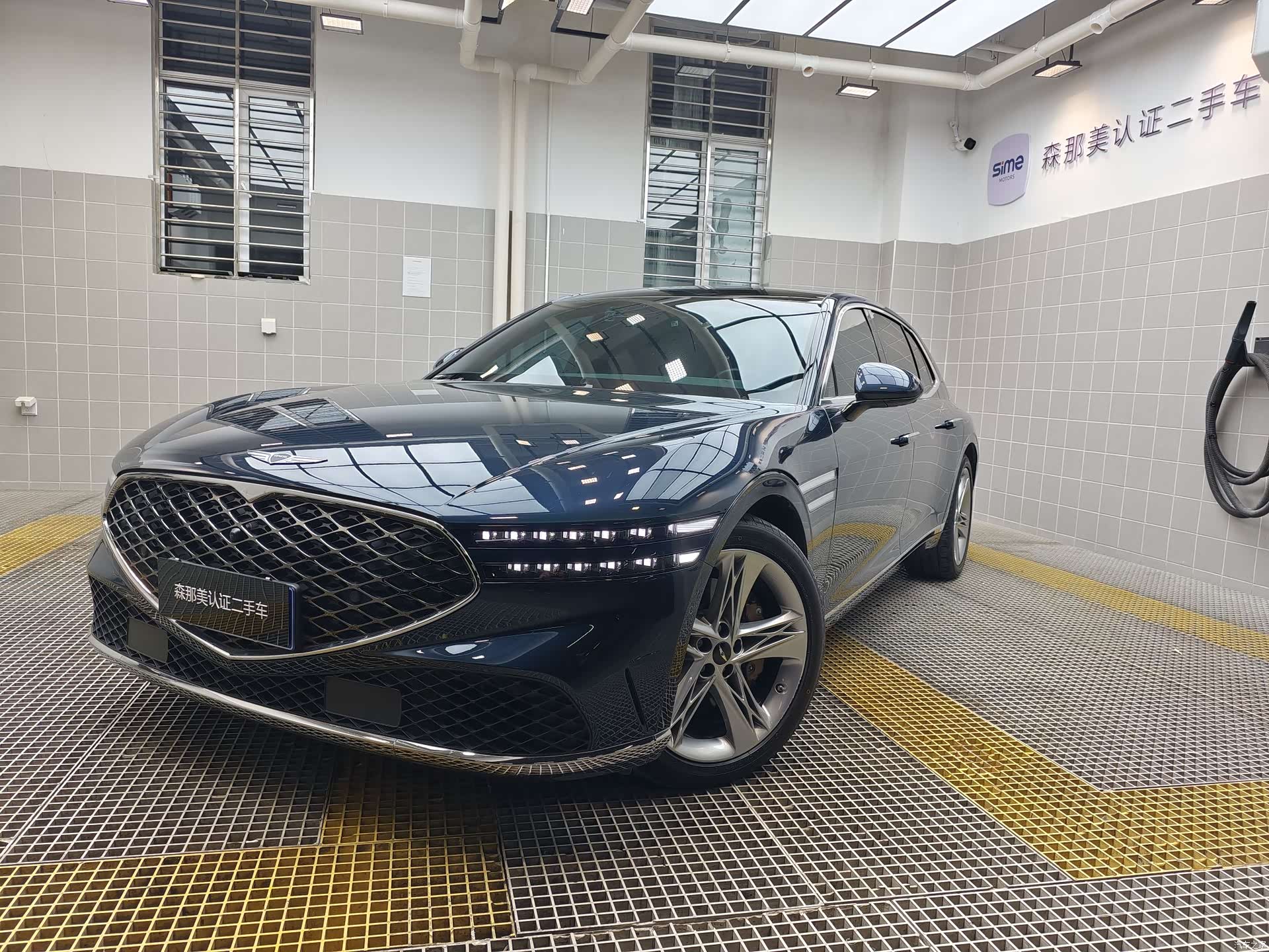 Genesis G90
