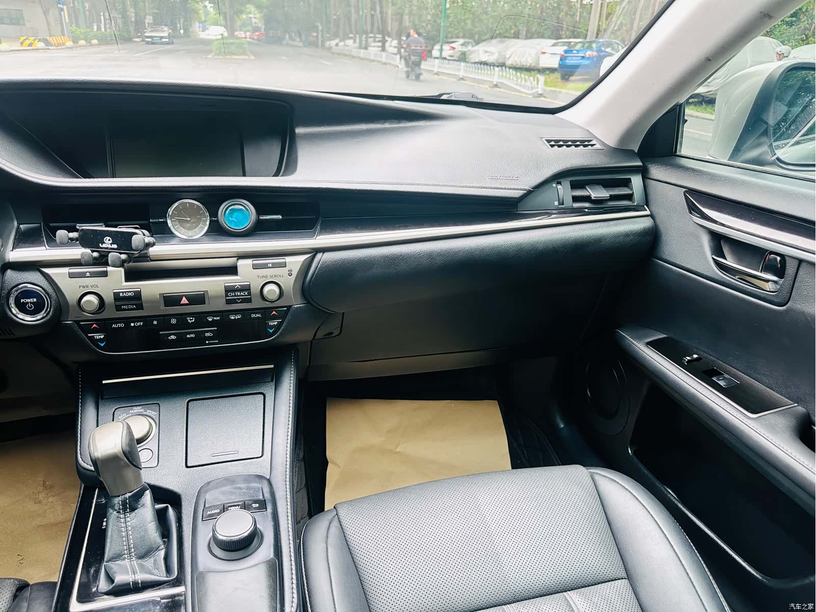 Lexus ES, 2018 23