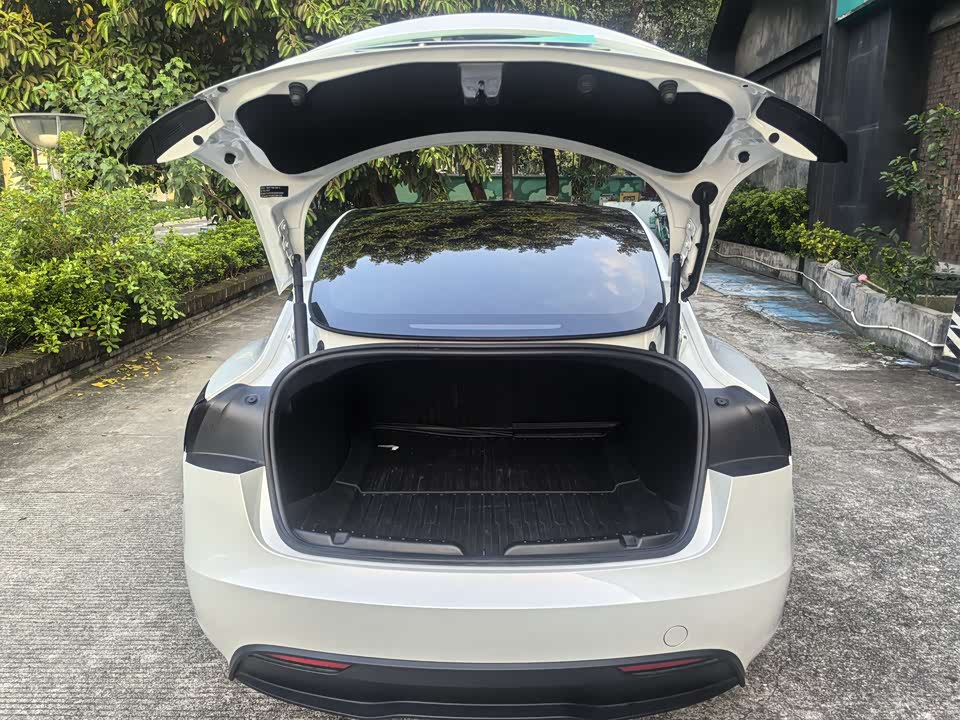 Tesla Model 3 Tesla Model 3