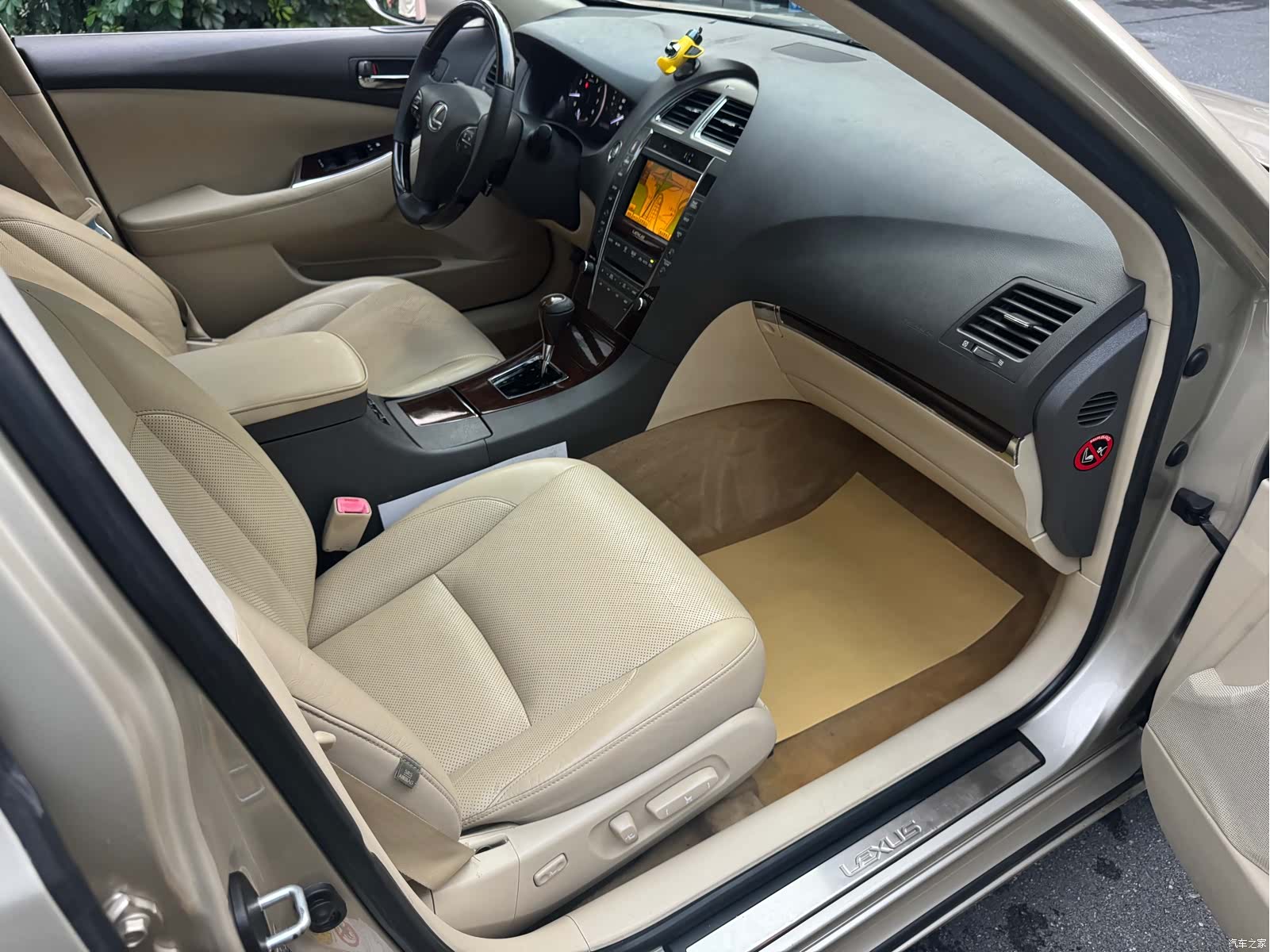 Lexus ES, 2011 17