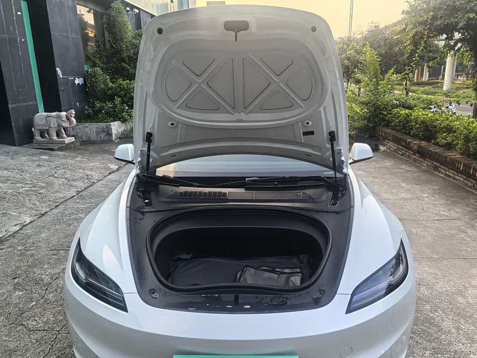 Tesla Model 3 Tesla Model 3